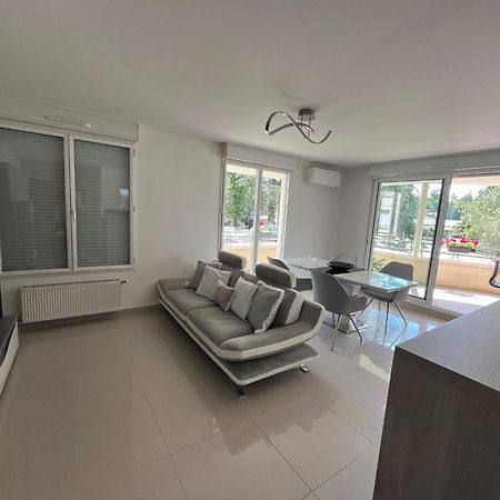 Appartement Entierement Equipe Charbonnieres-les-Bains Exterior photo